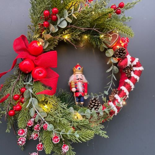 Image de Couronne avec Casse Noisette